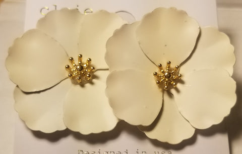 Petal earrings (white)